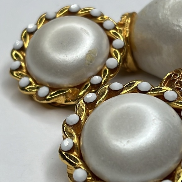 Vintage Pear like Material Drop Clip Earrings - Picture 9 of 9